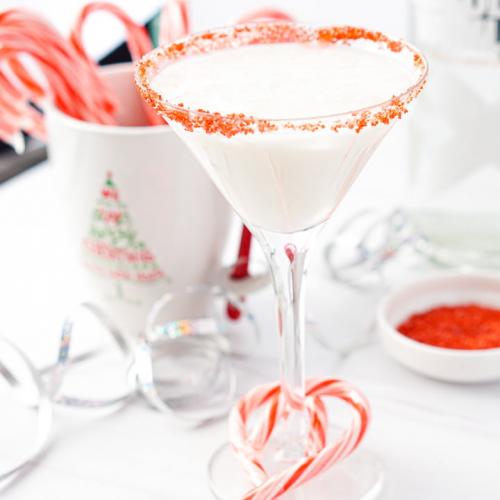 Keto Candy Cane Martini – fun sugar free drink for the holidays!